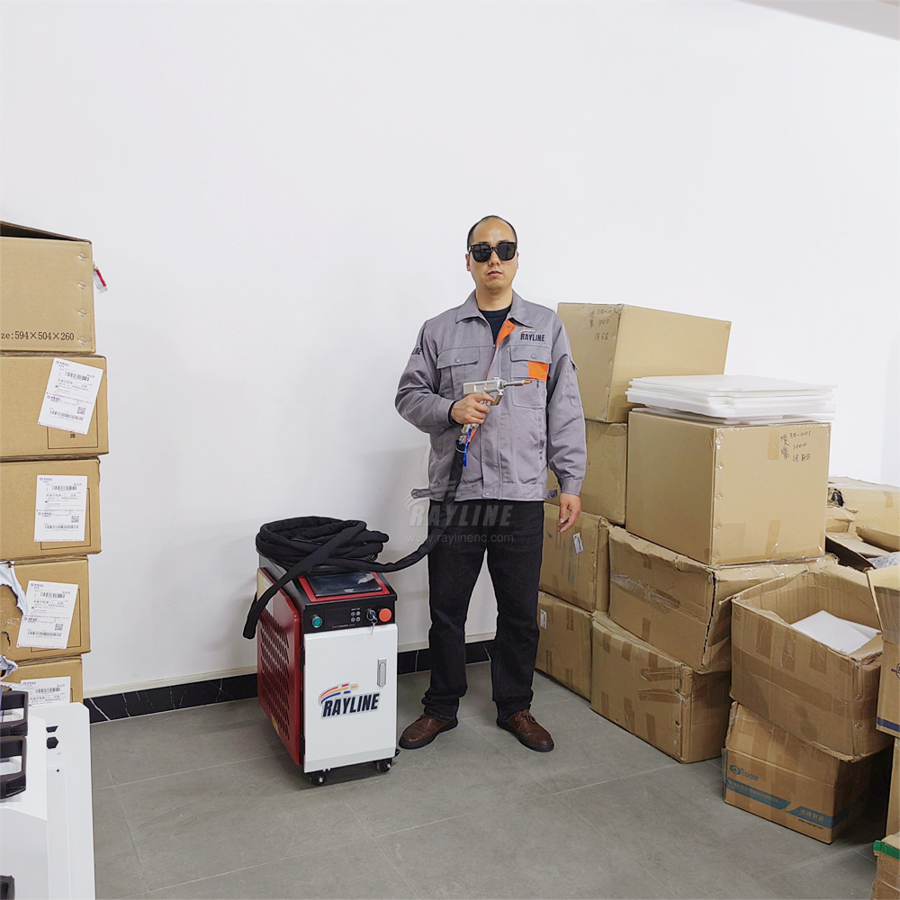 Yeni Mini Su Soğutmalı El Tipi - Fiber Laser Welding Machine 1500W incelemesi ve fiyatı